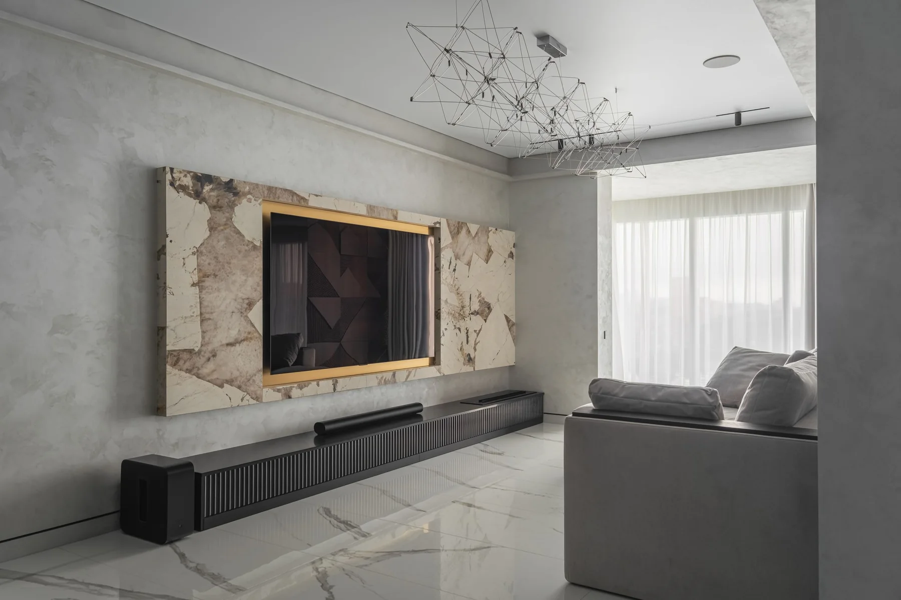Фото ТВ-зоны после сдачи квартиры 114 м²