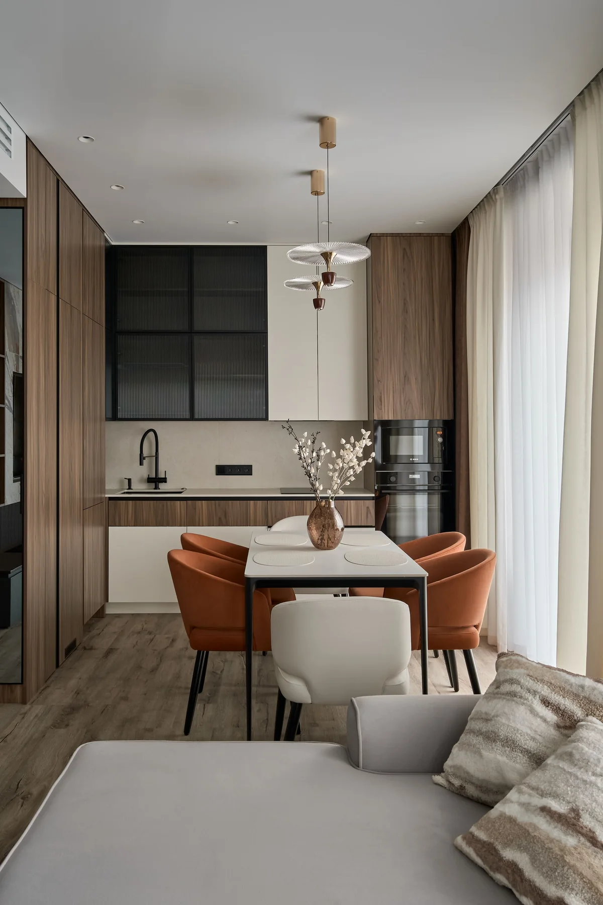 Фото кухни после сдачи квартиры 56 м²